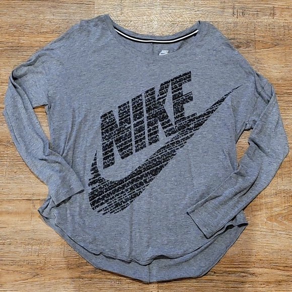 Womens Nike loose fit long sleeve tee - Picture 1 of 3